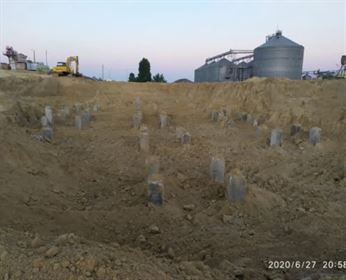 Installation of precast concrete piles by static immersion